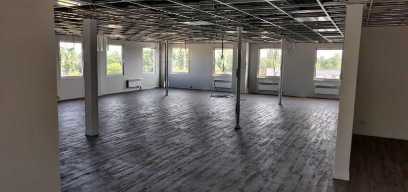 Office space between 120 and 794 sqm for rent in Ghent overlooking the E40