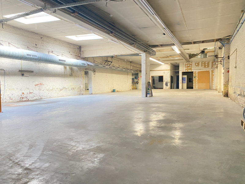 850 m² warehouse
