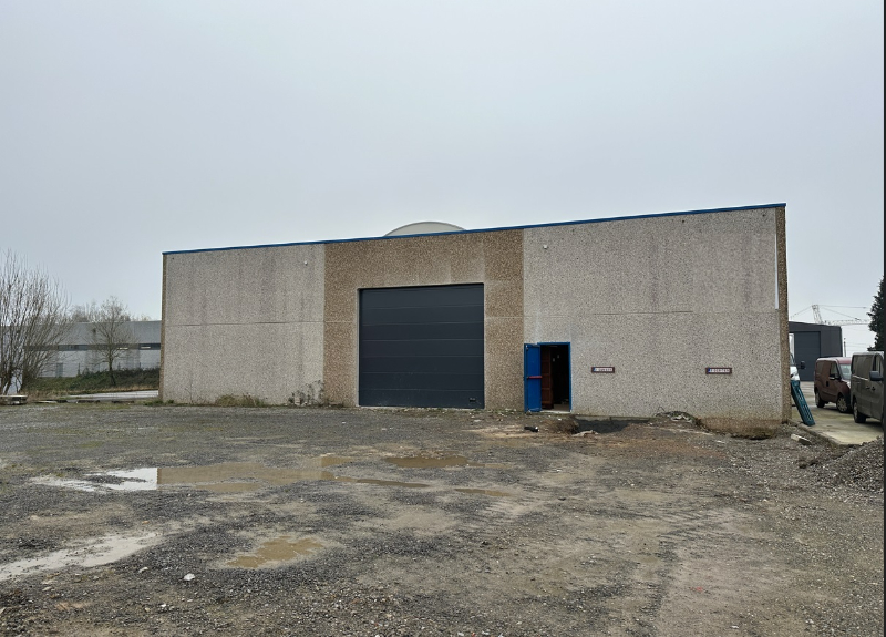for rent warehouse +/- 600 m² height 6 m + buerau +/- 50 m² on two levels in Gembloux