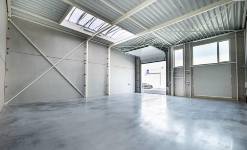 te koop KMO eenheid 180 m² in het nieuwe industriegebied van Saintes